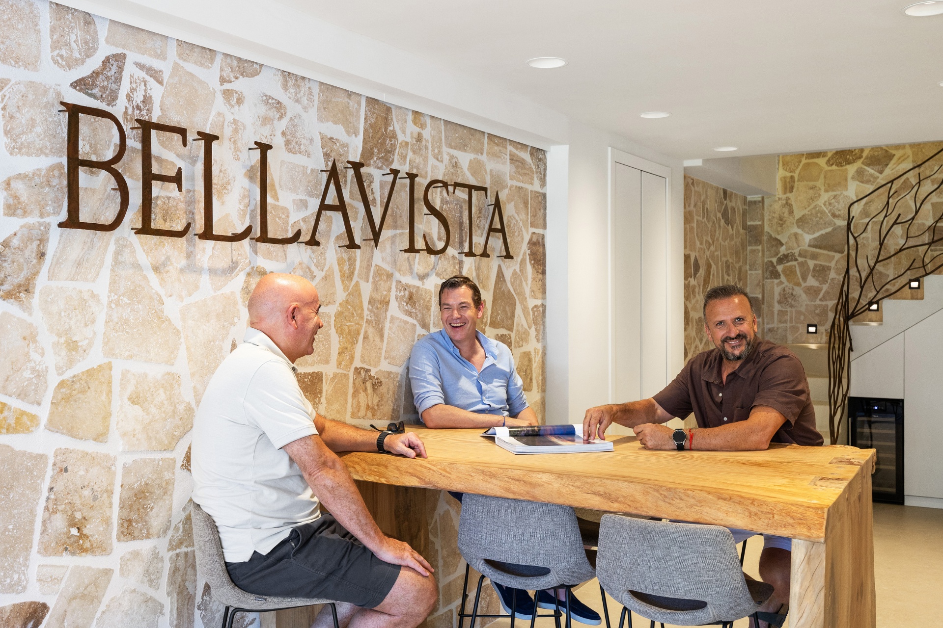 Team Bellavista aan de balie